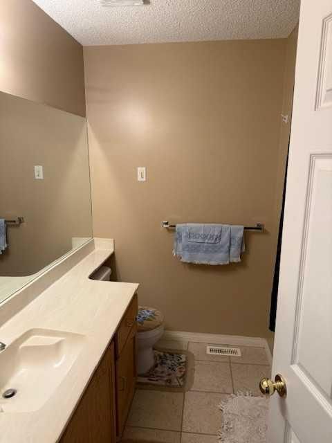 4 Kingsland Villas SW, Calgary — photo 5 of 19