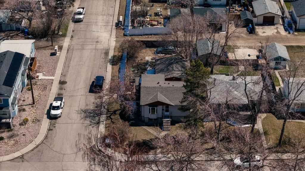 6204 18 Street SE, Calgary — photo 2 of 28