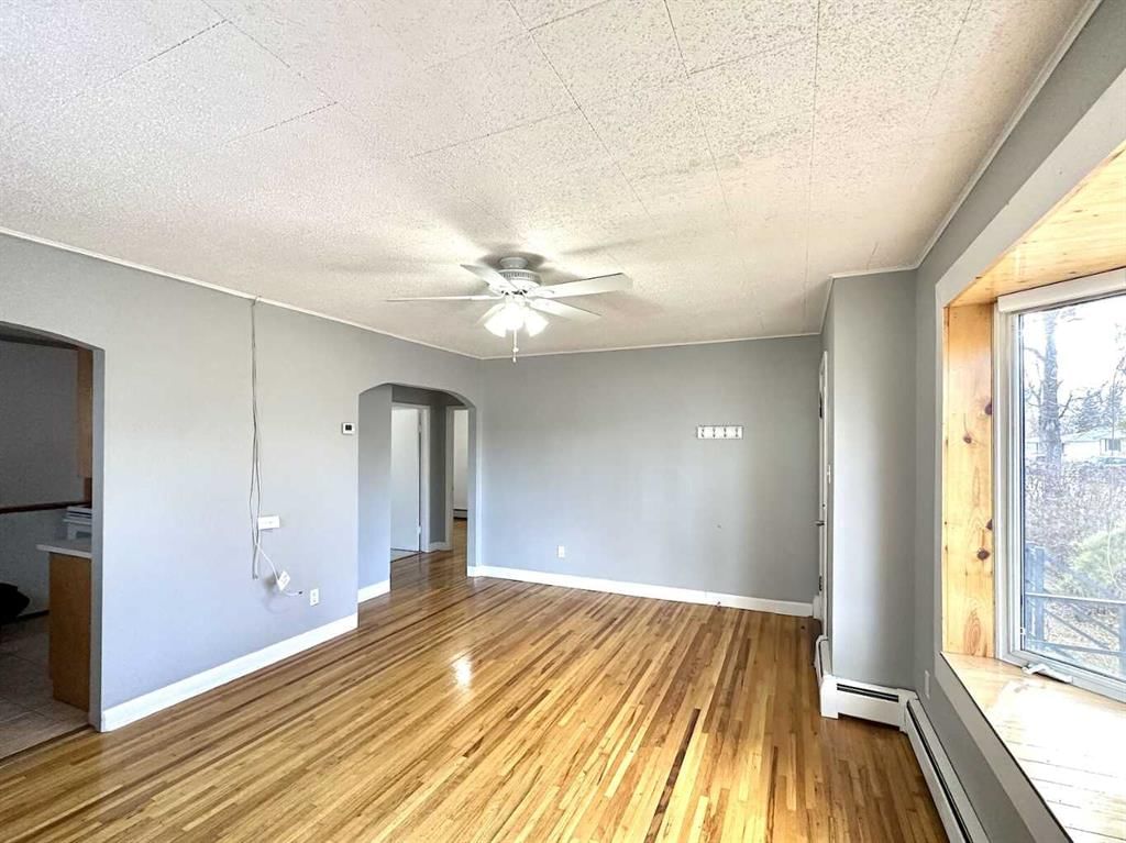 6204 18 Street SE, Calgary — photo 5 of 28