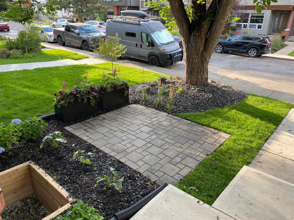 1935 43 Avenue SW, Calgary — photo 2 of 50
