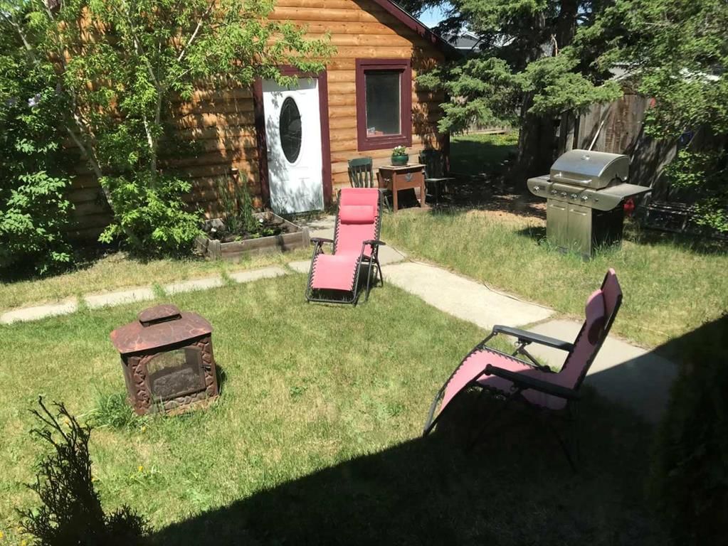 6424 32 Avenue NW, Calgary — photo 2 of 34