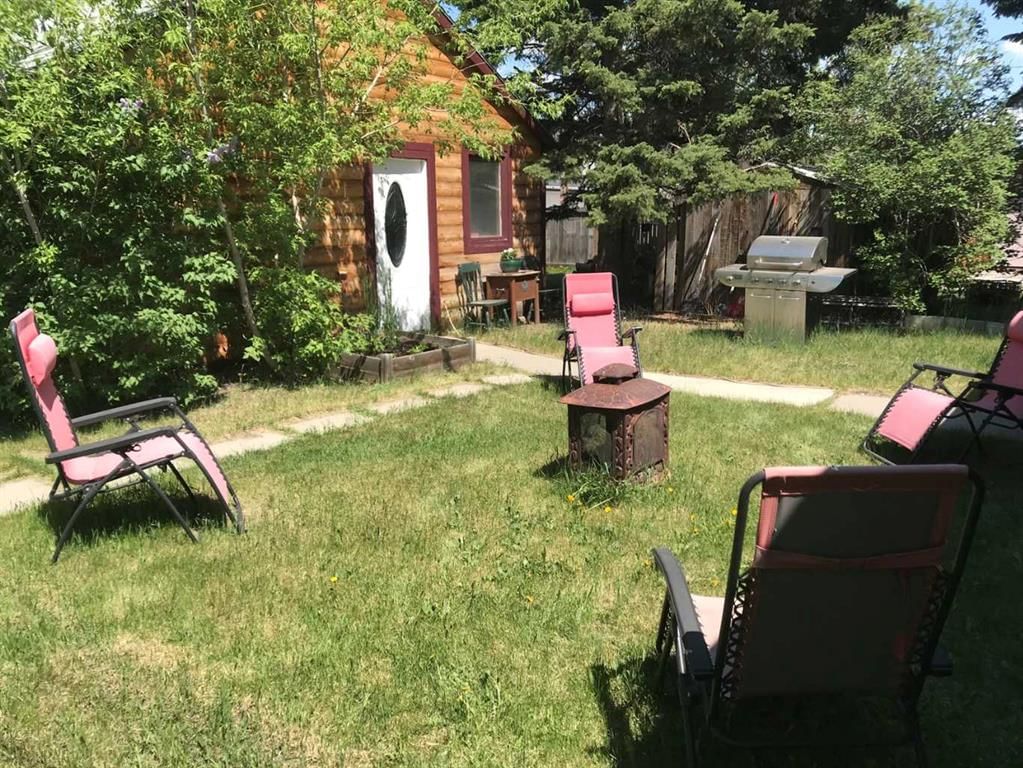 6424 32 Avenue NW, Calgary — photo 3 of 34