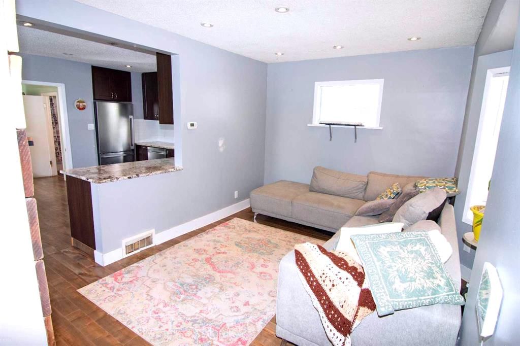 129 30 Avenue NW, Calgary — photo 4 of 29