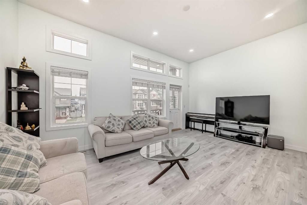 119 Panatella Hill NW, Calgary — photo 3 of 34