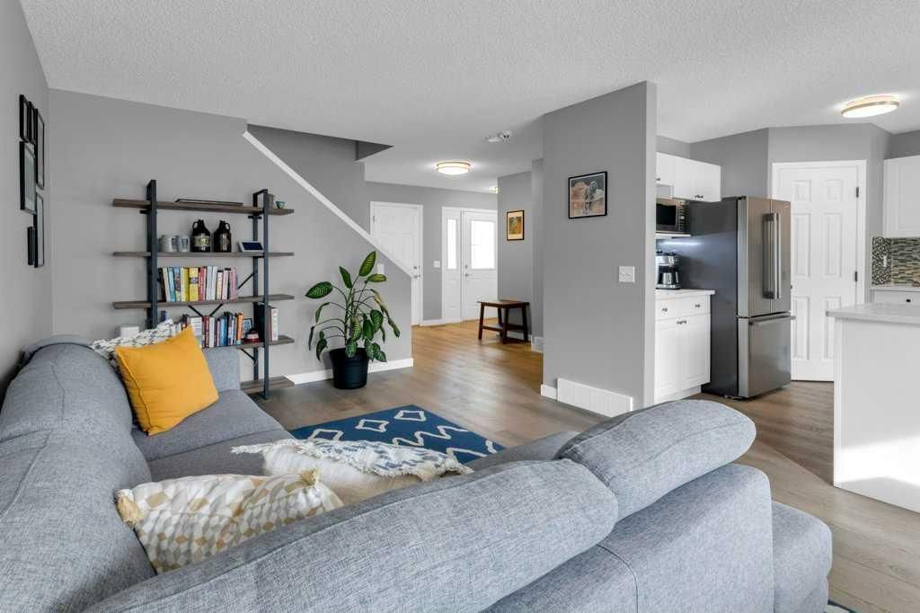 11185 Hidden Valley Drive NW, Calgary — photo 4 of 40