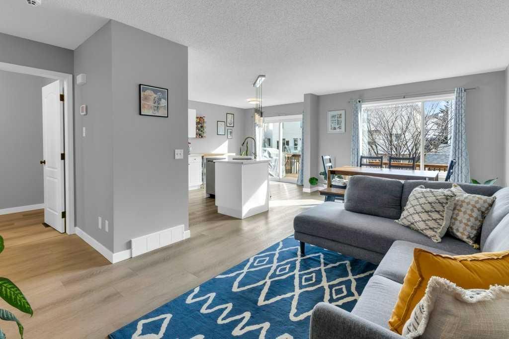 11185 Hidden Valley Drive NW, Calgary — photo 5 of 40