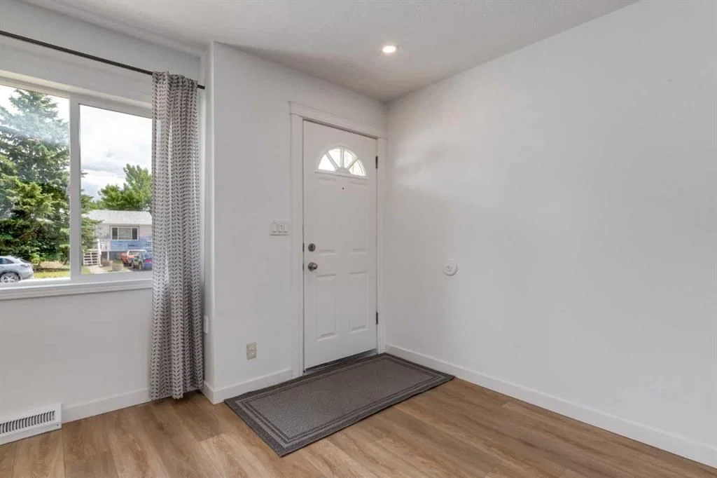 1321 39 Street SE, Calgary — photo 2 of 31