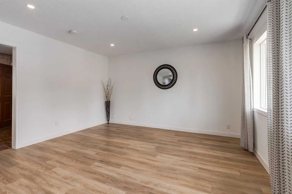 1321 39 Street SE, Calgary — photo 4 of 31
