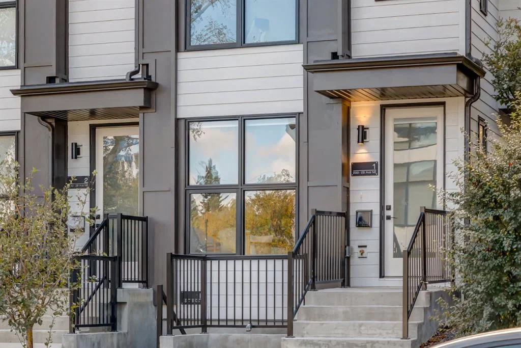 233 25 Avenue NE, Calgary — photo 3 of 15