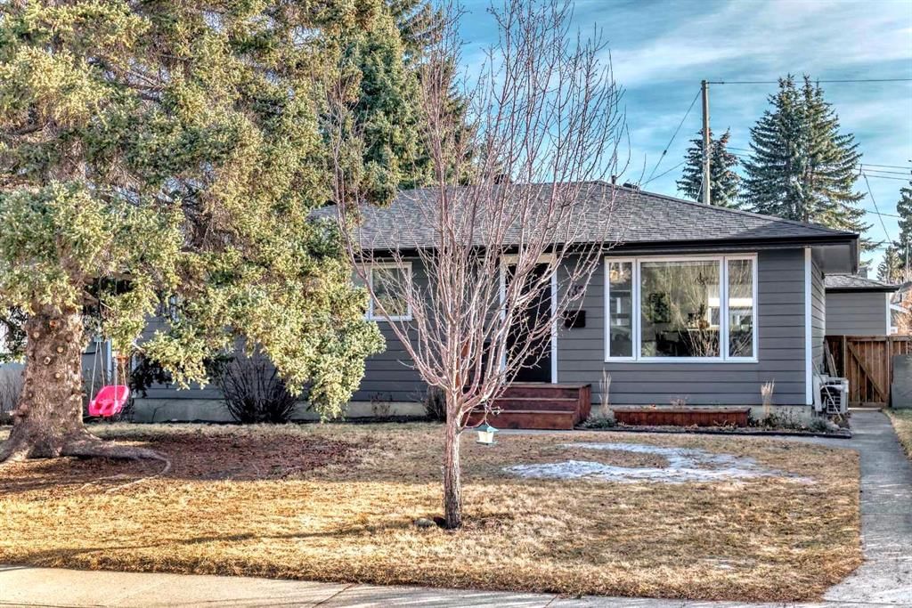 132 Wedgewood Drive SW, Calgary — main listing photo