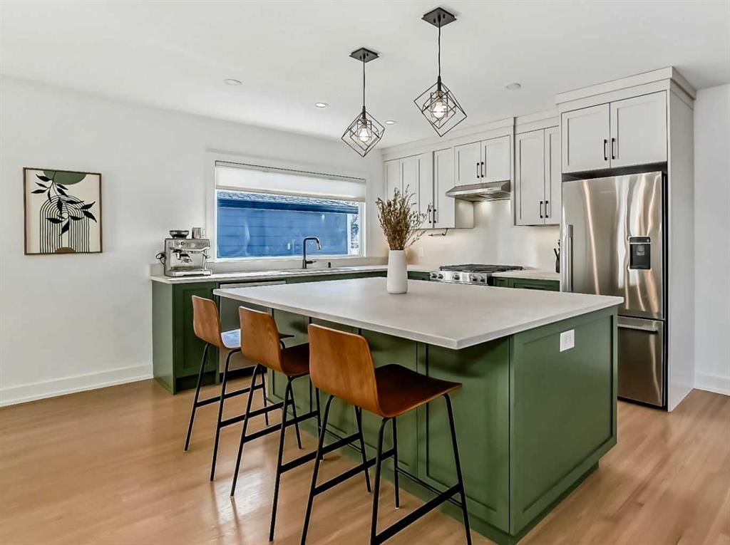 132 Wedgewood Drive SW, Calgary — photo 3 of 47