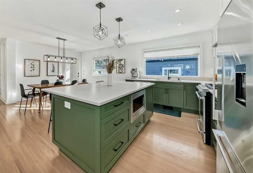 132 Wedgewood Drive SW, Calgary — photo 5 of 47