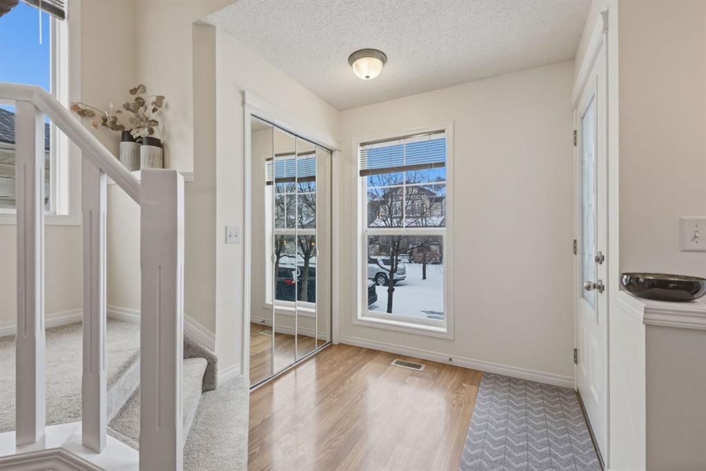 59 Prestwick Bay SE, Calgary — photo 3 of 42