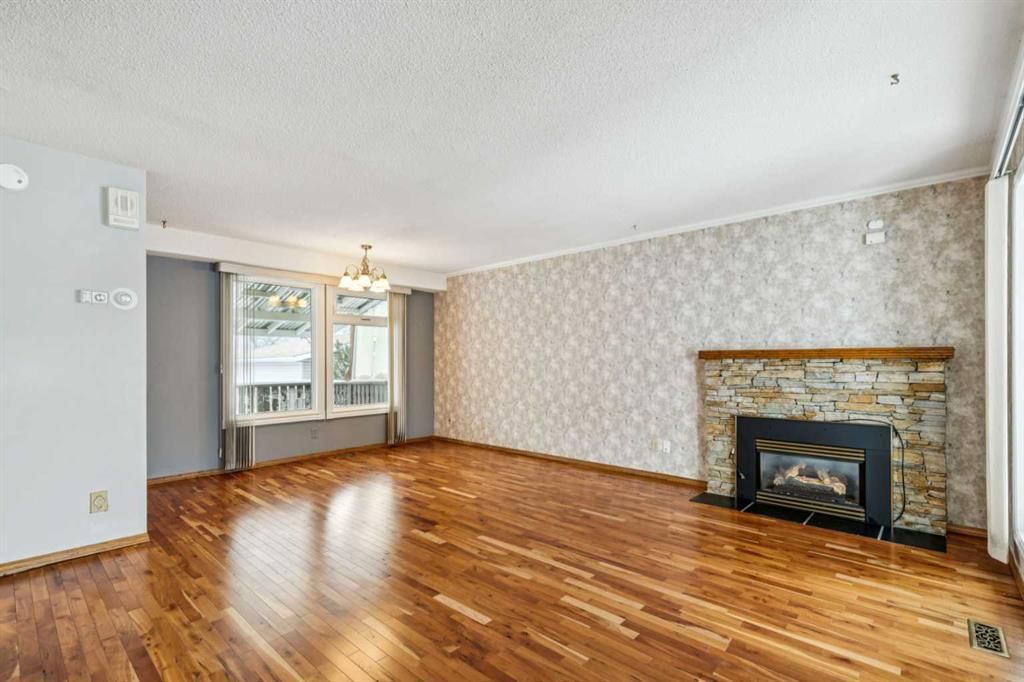 3412 Temple Road NE, Calgary — photo 3 of 28