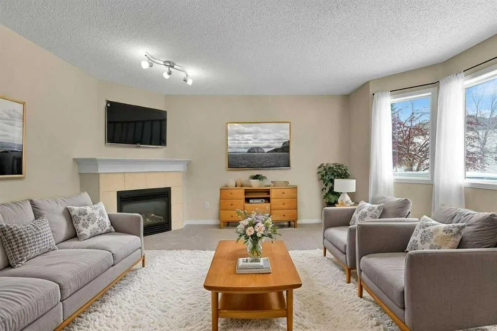 34 Royal Birch Villas NW, Calgary — photo 5 of 38