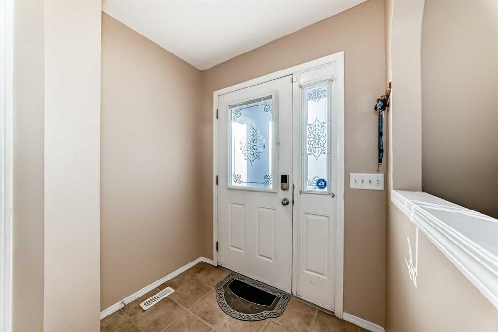 79 Saddlebrook Common NE, Calgary — photo 2 of 50