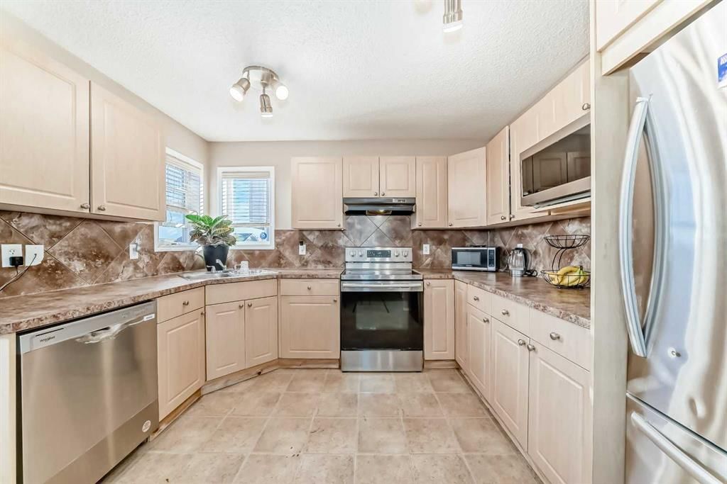 79 Saddlebrook Common NE, Calgary — photo 4 of 50