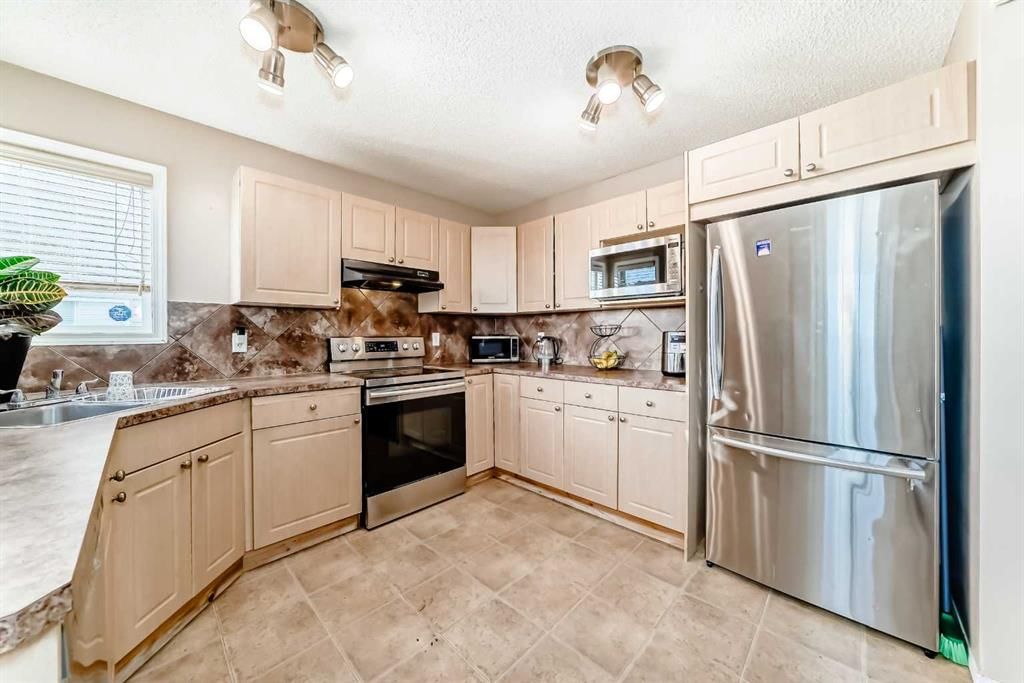 79 Saddlebrook Common NE, Calgary — photo 5 of 50