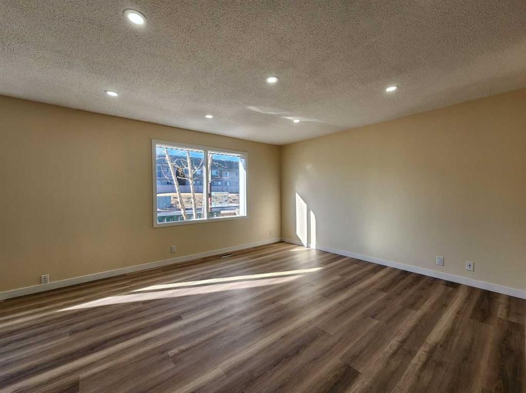 4, 6424 4 Street NE, Calgary — photo 4 of 28