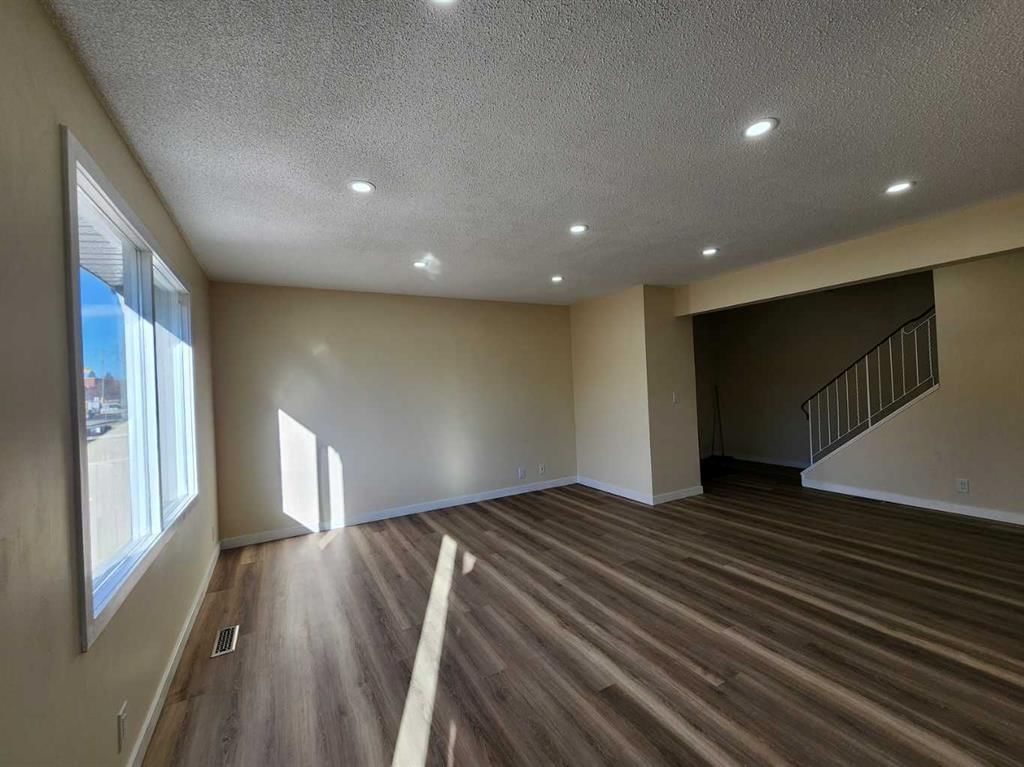 4, 6424 4 Street NE, Calgary — photo 5 of 28