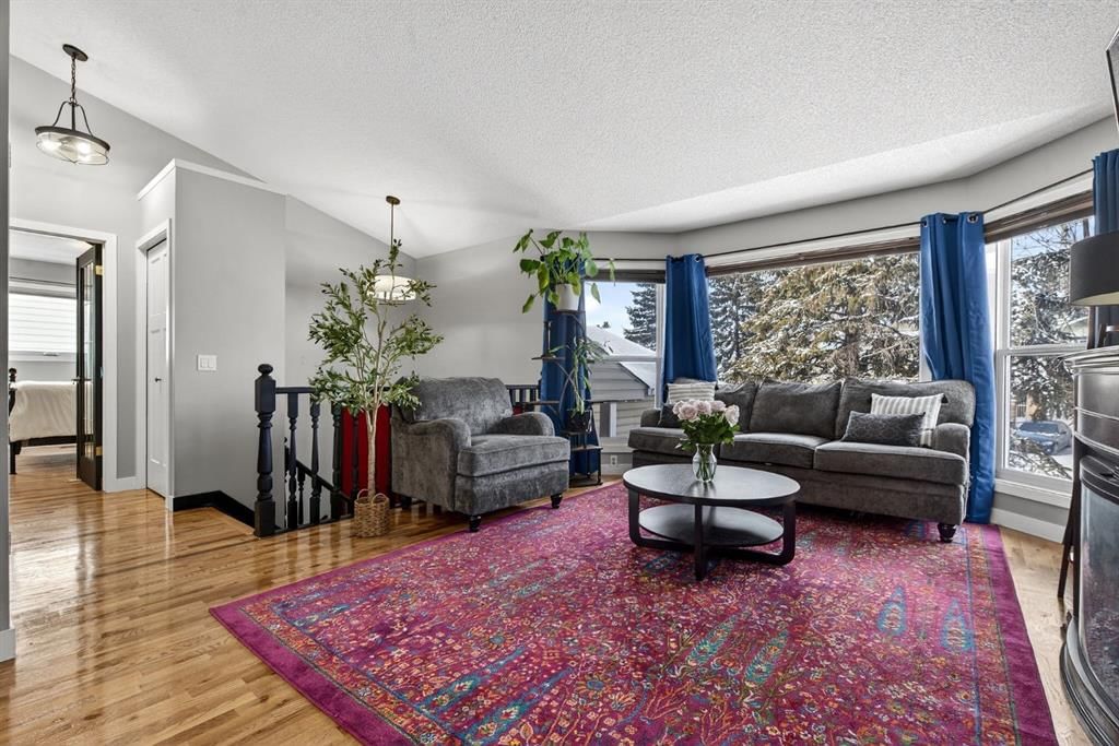 57 Shannon Circle SW, Calgary — photo 3 of 44