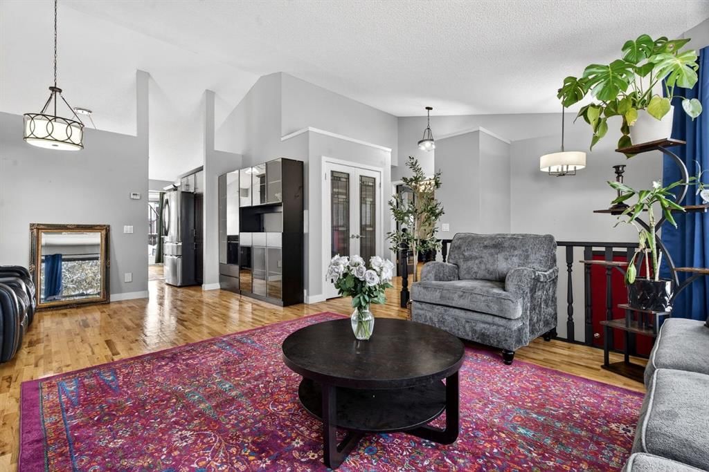 57 Shannon Circle SW, Calgary — photo 4 of 44