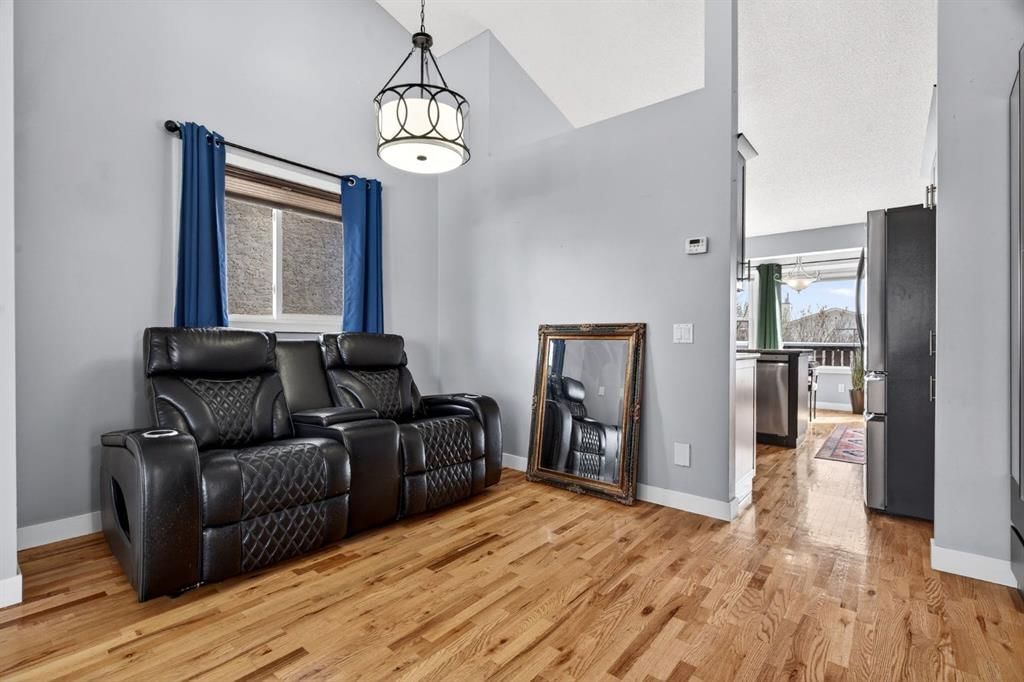 57 Shannon Circle SW, Calgary — photo 5 of 44