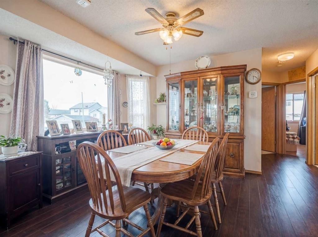 206 Saratoga Close NE, Calgary — photo 3 of 20