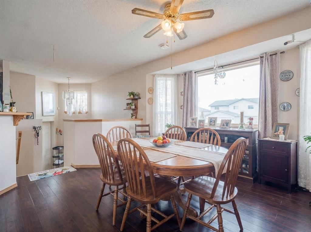 206 Saratoga Close NE, Calgary — photo 5 of 20