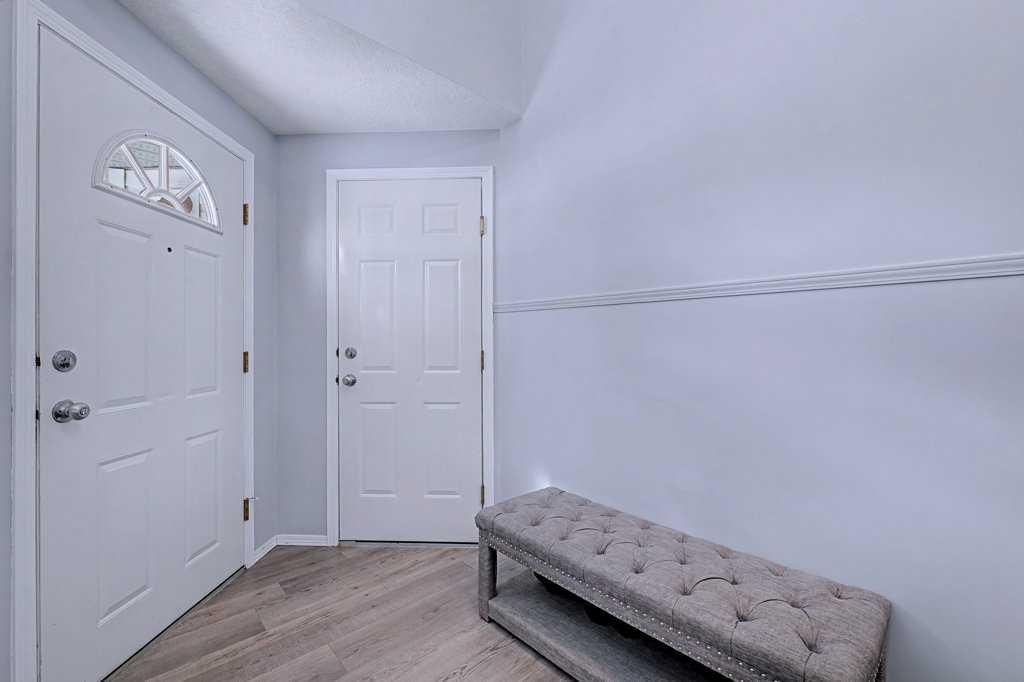 24 Sunlake Circle SE, Calgary — photo 3 of 50
