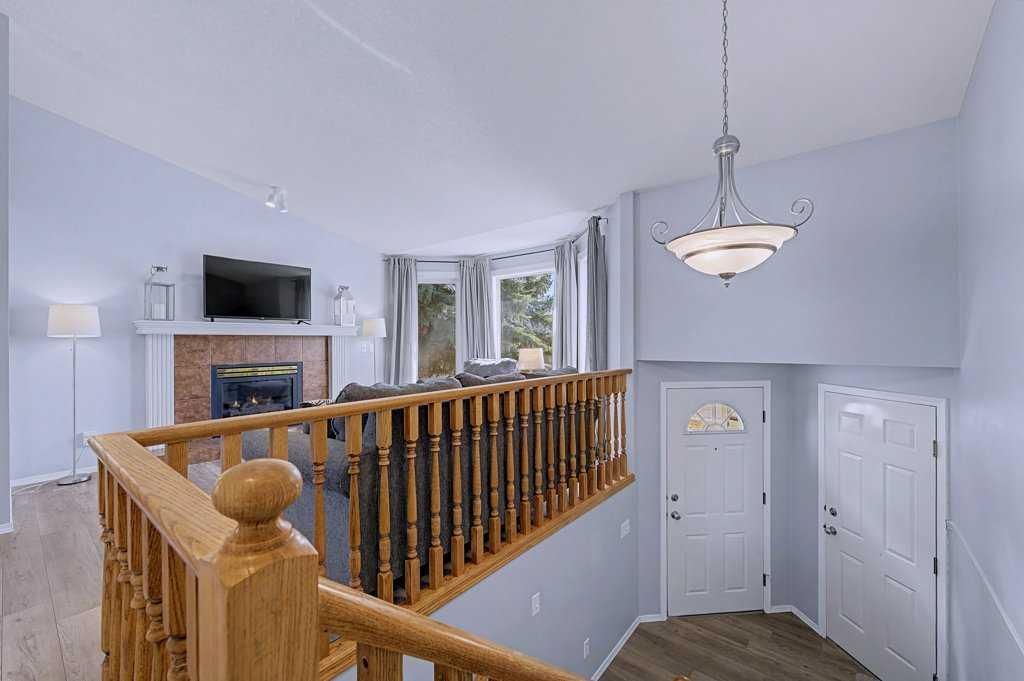 24 Sunlake Circle SE, Calgary — photo 5 of 50