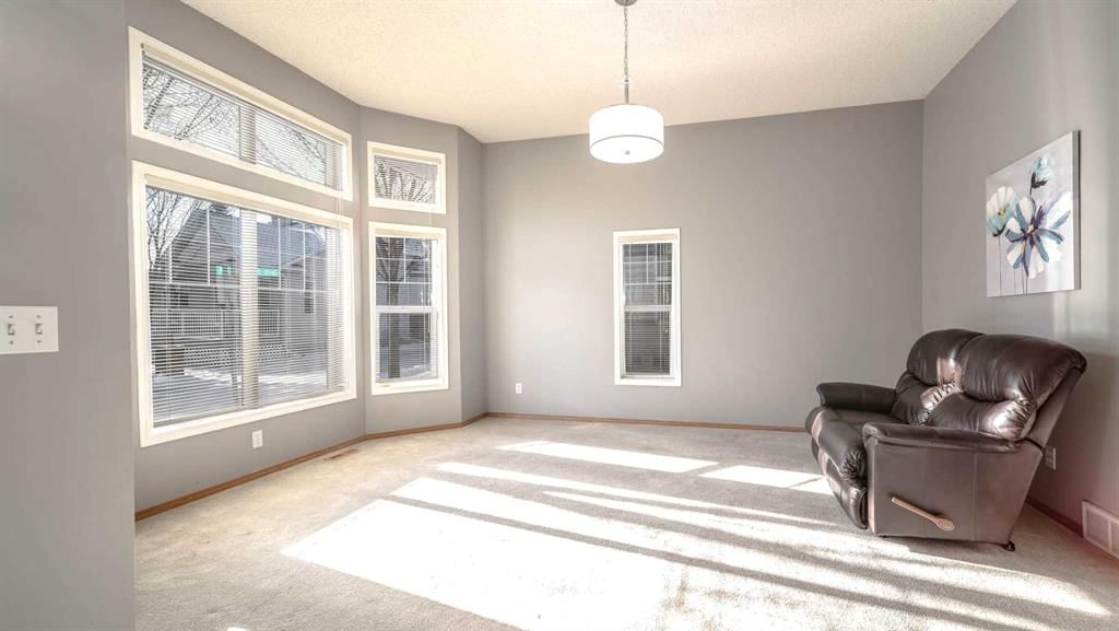 19 Prestwick Pond Terrace SE, Calgary — photo 4 of 34