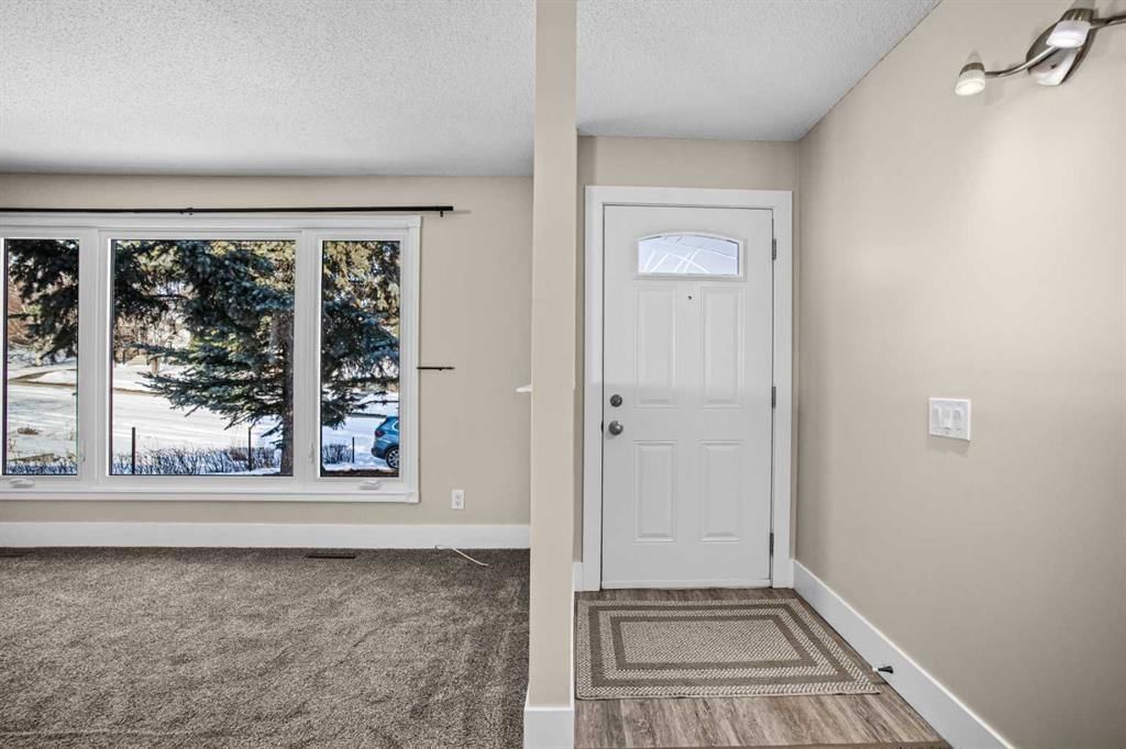 1007 Hunterston Place NW, Calgary — photo 3 of 50