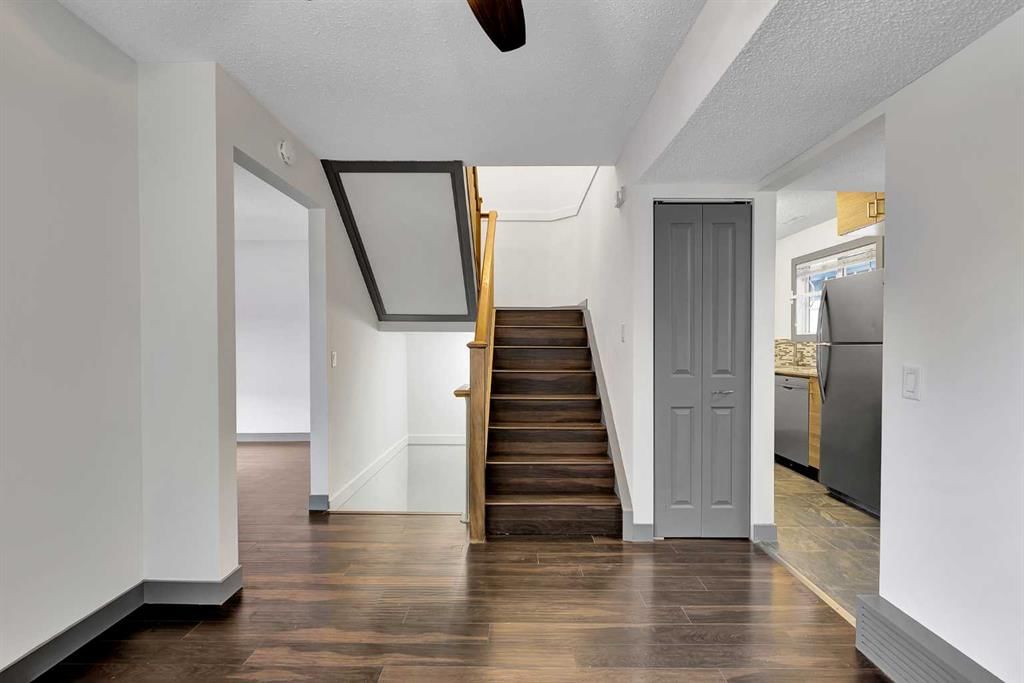 1612, 2520 Palliser Drive SW, Calgary — main listing photo