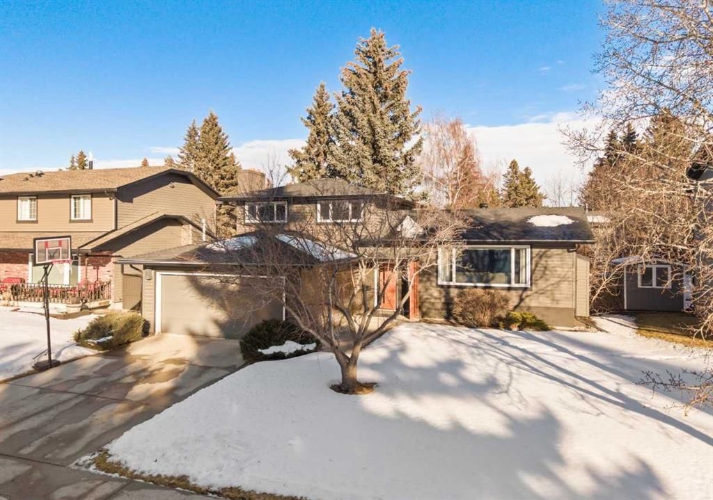 612 Willoughby Crescent SE, Calgary — main listing photo