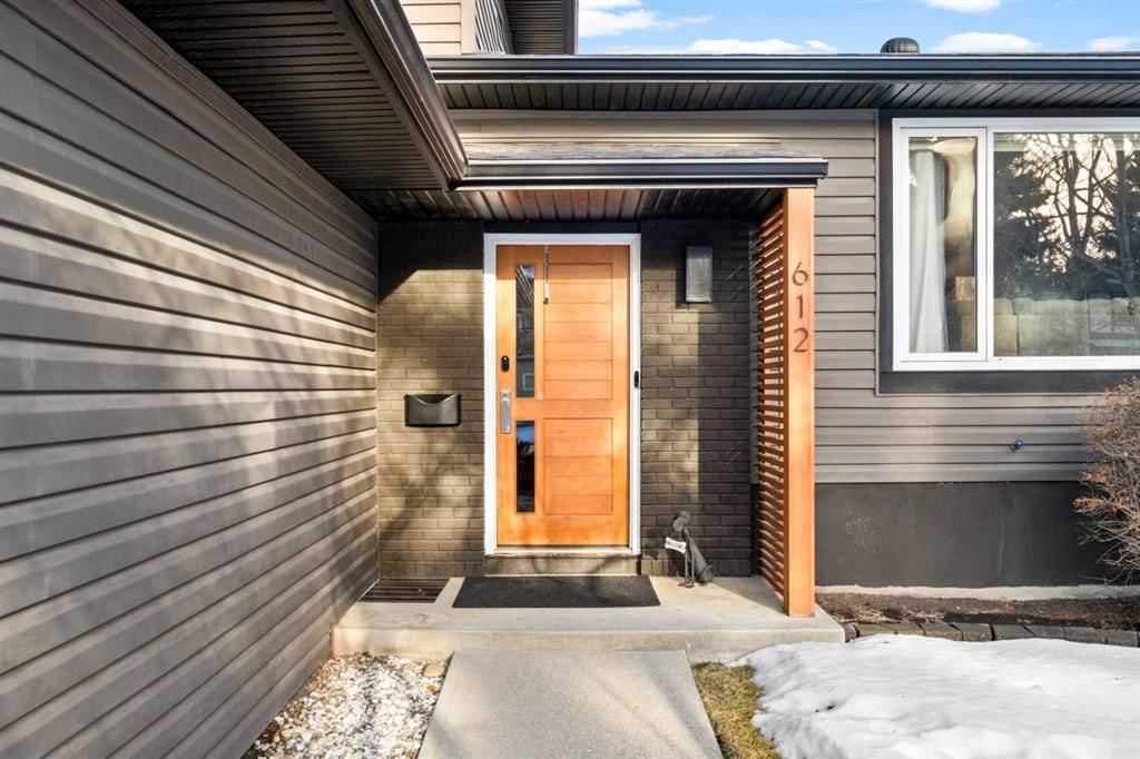 612 Willoughby Crescent SE, Calgary — photo 3 of 50