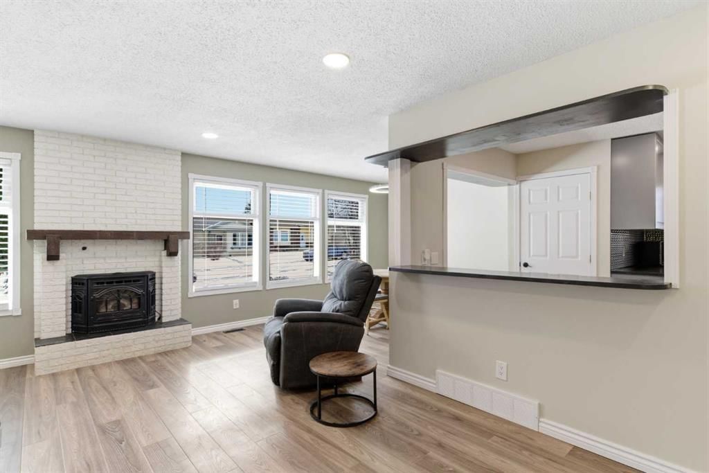 79 Templehill Drive NE, Calgary — photo 5 of 37