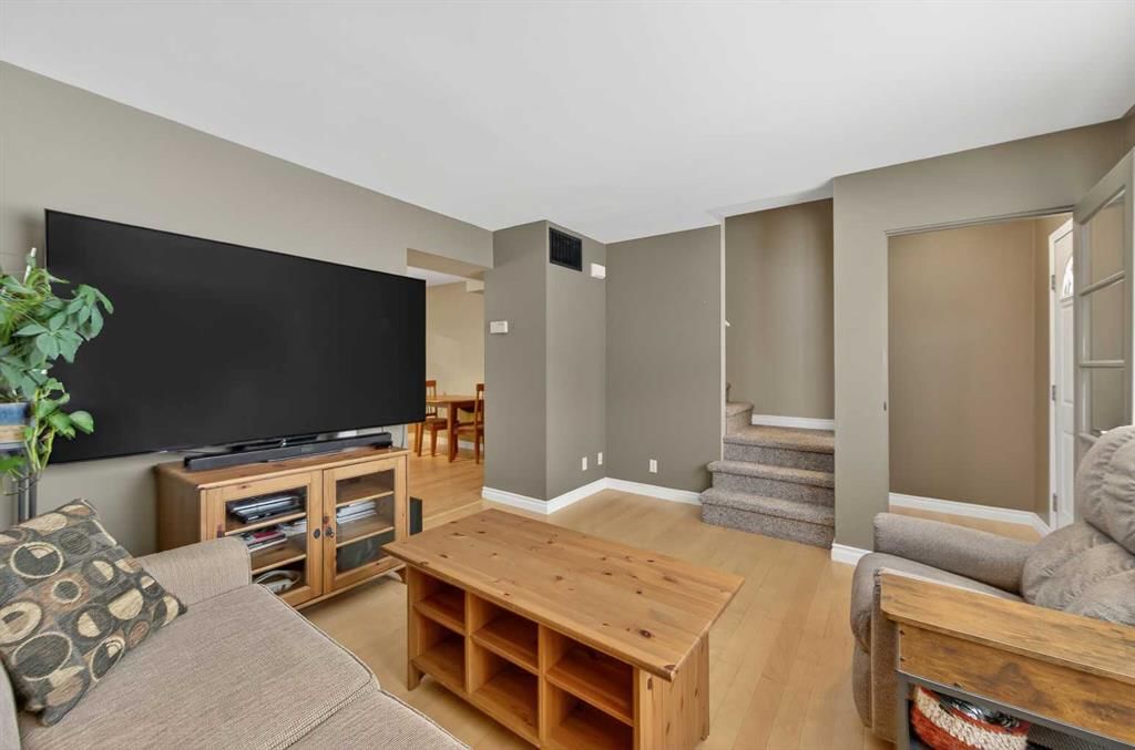 353 Regal Park NE, Calgary — photo 4 of 25