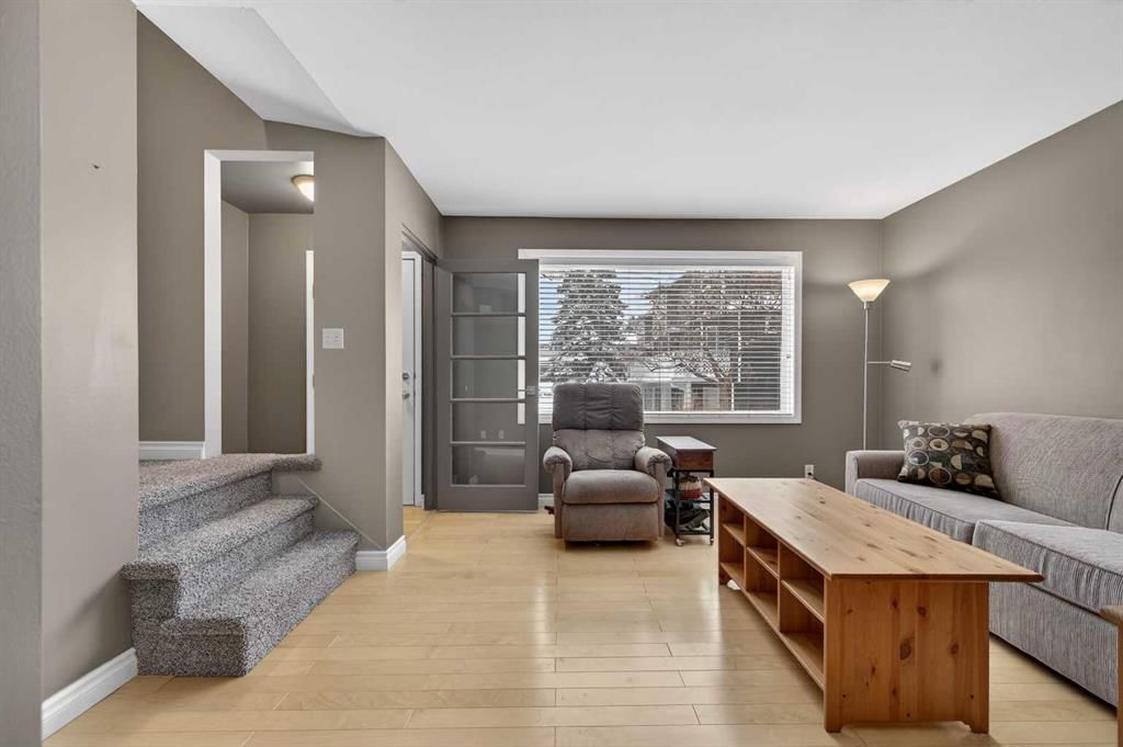 353 Regal Park NE, Calgary — photo 5 of 25