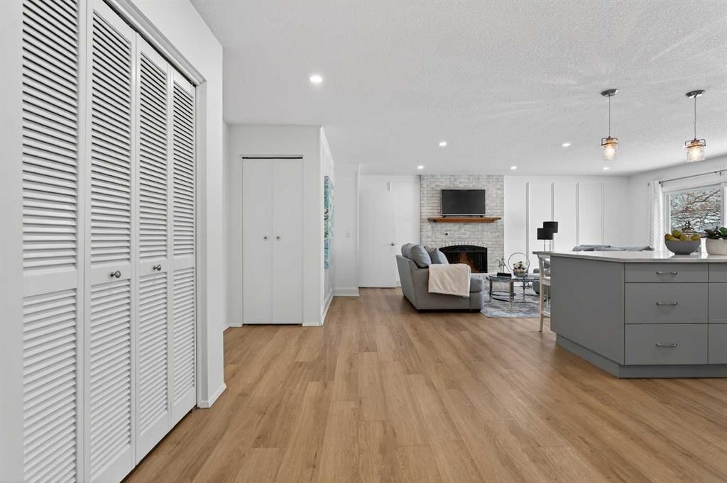 60 Sunmount Close SE, Calgary — photo 3 of 47
