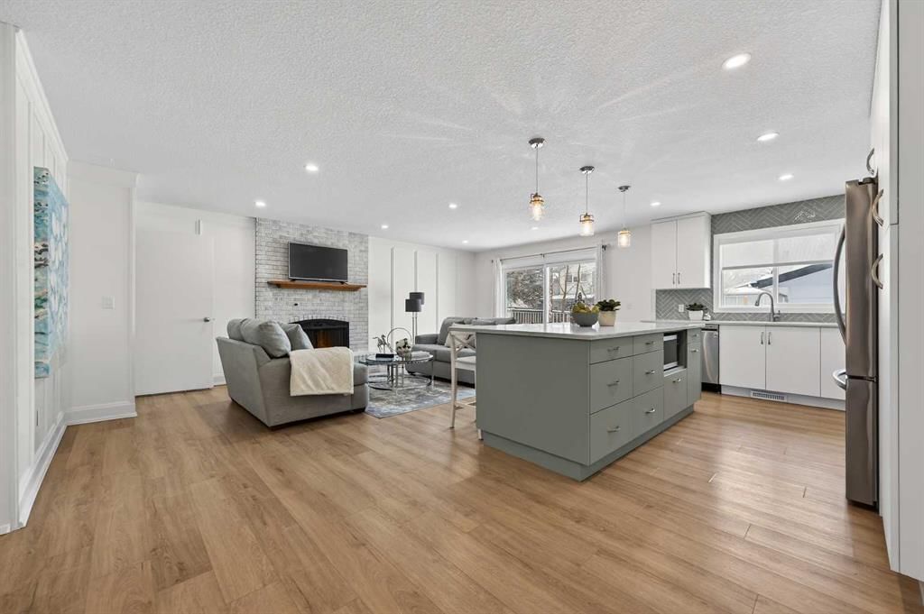 60 Sunmount Close SE, Calgary — photo 4 of 47