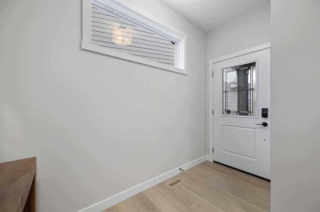 86 Versant Rise SW, Calgary — photo 2 of 40