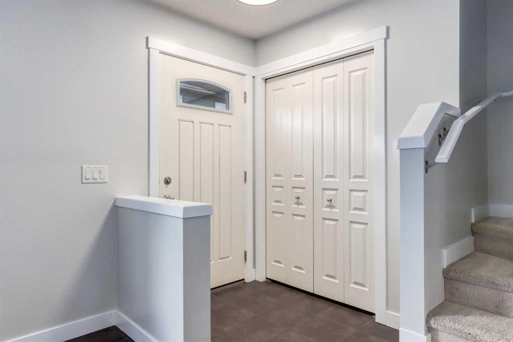 1022 Mckenzie Towne Villas SE, Calgary — photo 3 of 32