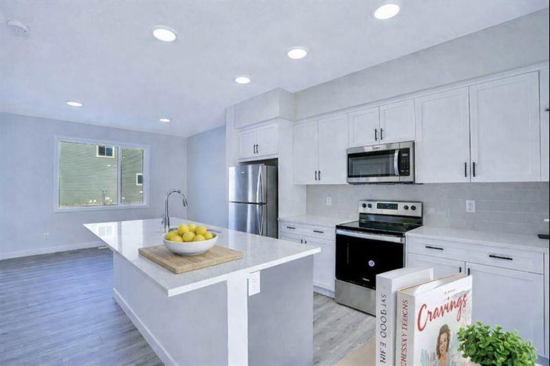 239 Savoy Landing SE, Calgary — photo 2 of 21