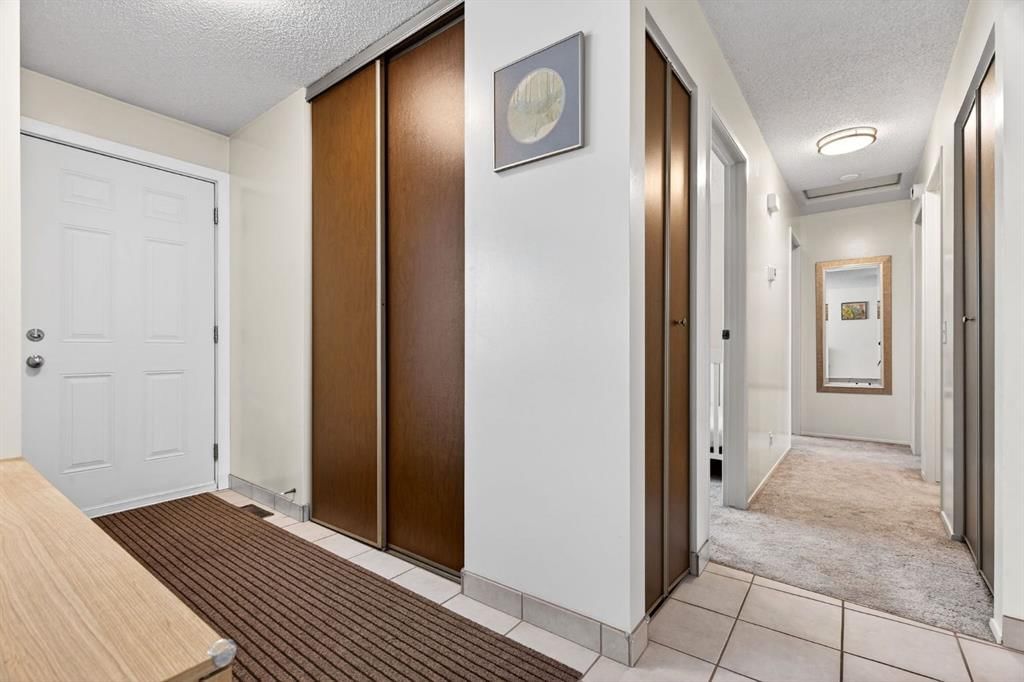 151 Erin Park Close SE, Calgary — photo 3 of 43