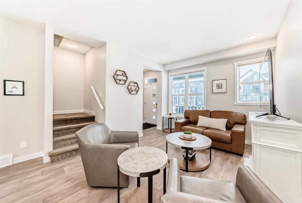 36 Carringvue Way NW, Calgary — photo 4 of 33