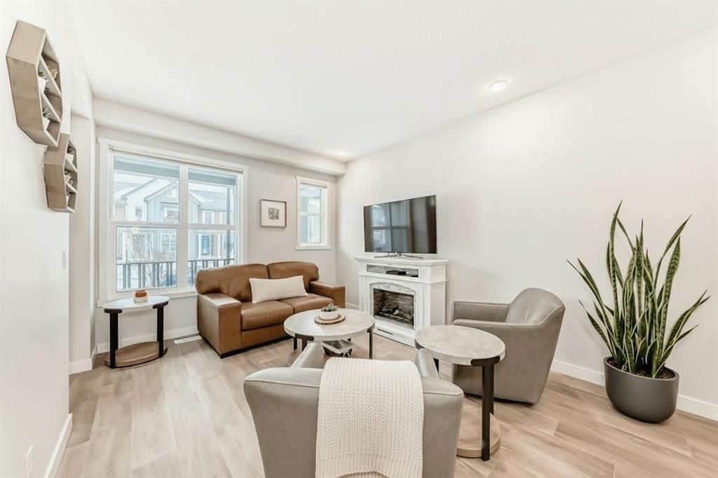 36 Carringvue Way NW, Calgary — photo 5 of 33