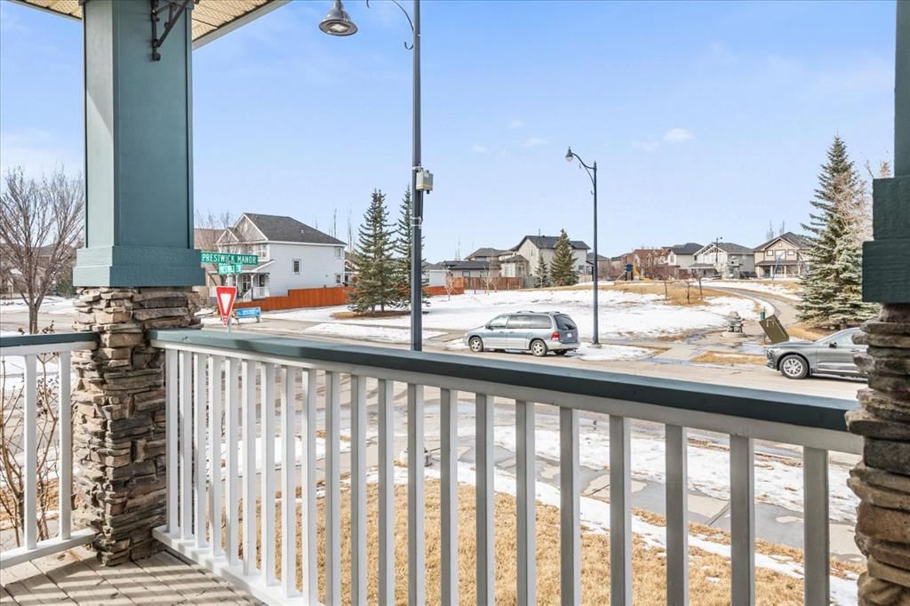 800 Prestwick Circle SE, Calgary — photo 4 of 49