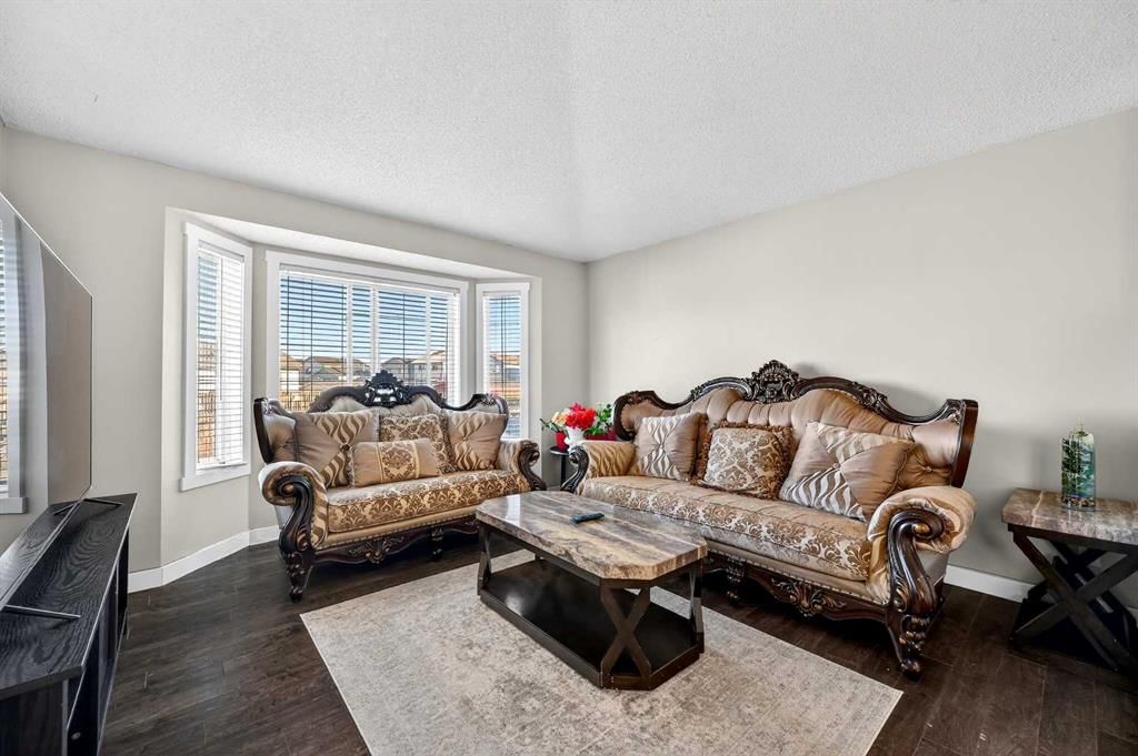 312 Martin Crossing Way NE, Calgary — photo 4 of 35