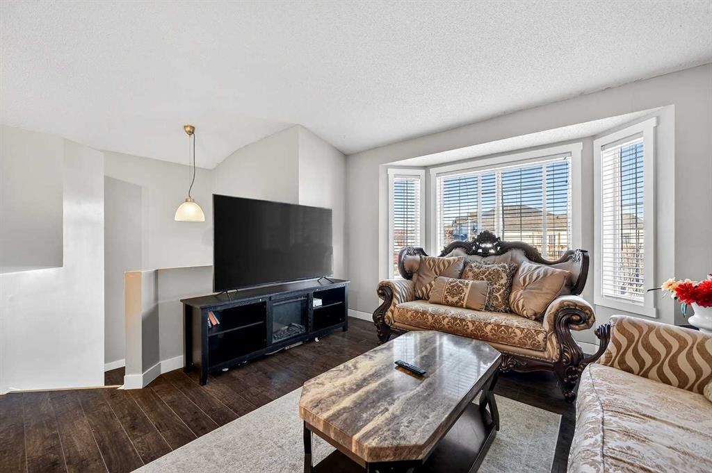 312 Martin Crossing Way NE, Calgary — photo 5 of 35
